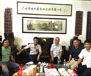 僑洋實(shí)業(yè)環(huán)形變壓器團(tuán)隊到迪士*交流學(xué)習(xí)